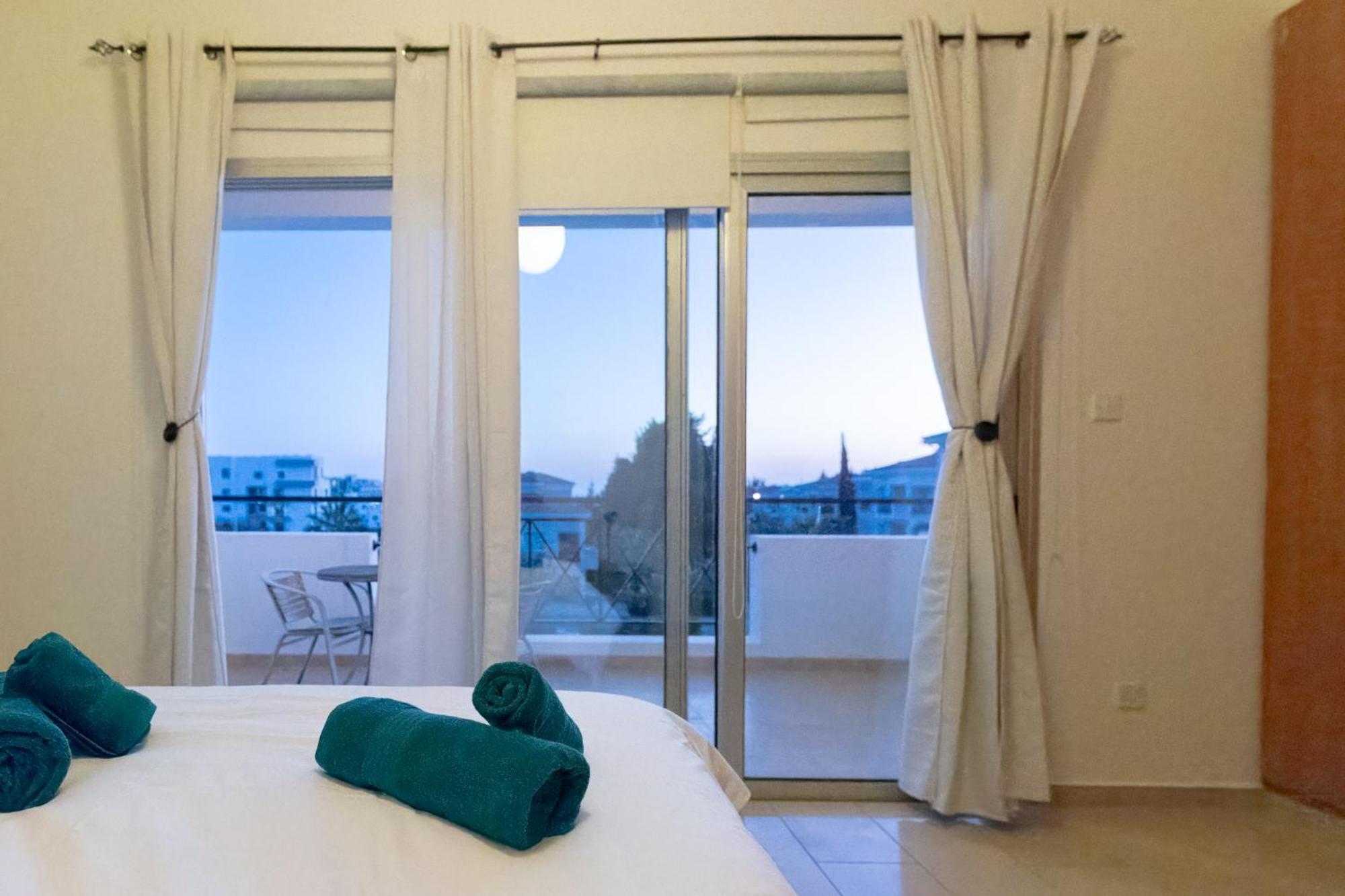 Nefeli Blue-Horizon 2B, Pool, Suites, Big Balconies Pafos Dış mekan fotoğraf